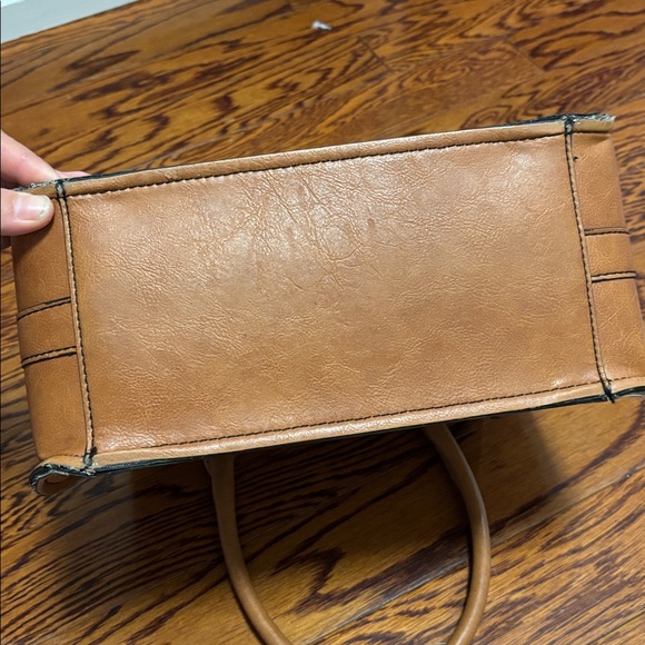 London Fog Tan Leather Handbag - Picture 7 of 9